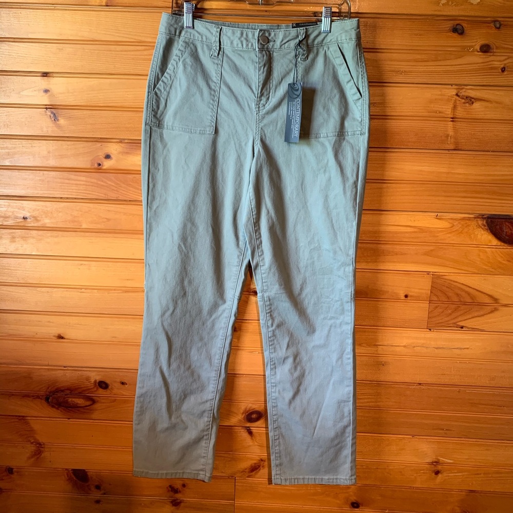 New with tags. Women’s pants. Straight leg.